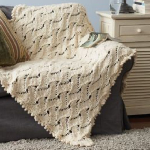 Exquisite Vintage Handmade Crochet Star Shaped Linen Bedspread Throw Table Cover - Picture 16 of 16